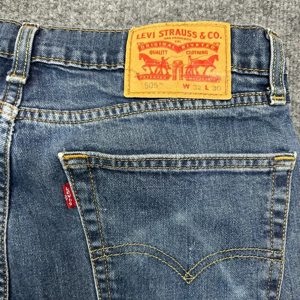 Levi's 505 Straight Jeans Men's Blue Denim Pockets Classic Zip Fly Y2K - 32X28.5